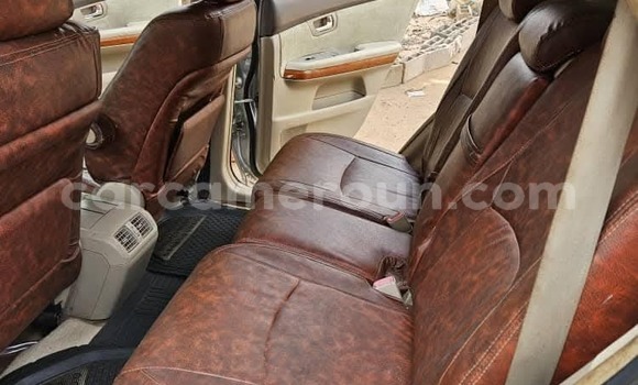 Sayi Na hannu Toyota Harrier Azurfa Mota in Yaounde a Babban Kamaru Sayi Na hannu Toyota Harrier Azurfa Mota in Yaounde a Babban Kamaru