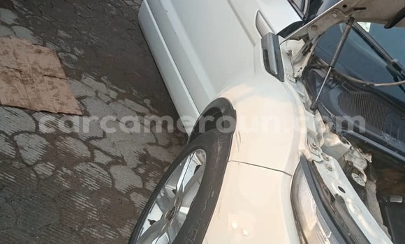 Sayi Na hannu Range Rover Range Rover White Mota in Douala a Ƙasar Kamaru Sayi Na hannu Range Rover Range Rover White Mota in Douala a Ƙasar Kamaru