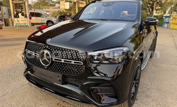 Sayi Sabo Mercedes‒Benz GLE Black Mota in Douala a Ƙasar Kamaru