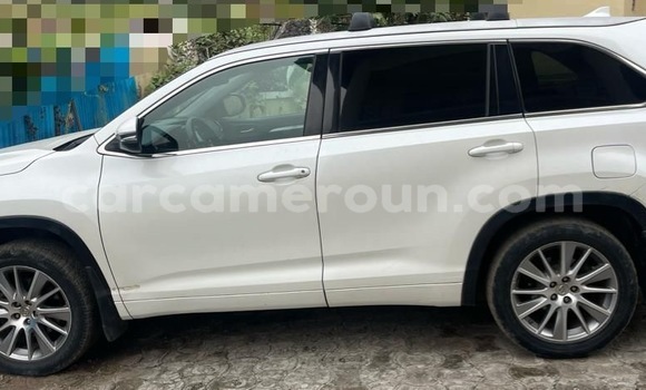 Acheter Occasion Voiture Toyota Highlander Blanc à Buea, Southwest Cameroon