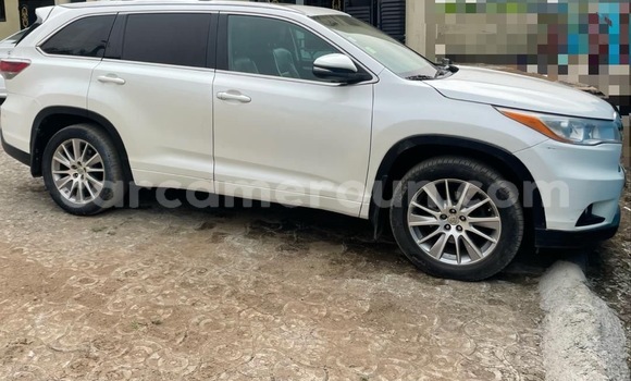 Acheter Occasion Voiture Toyota Highlander Blanc à Buea, Southwest Cameroon Acheter Occasion Voiture Toyota Highlander Blanc à Buea, Southwest Cameroon