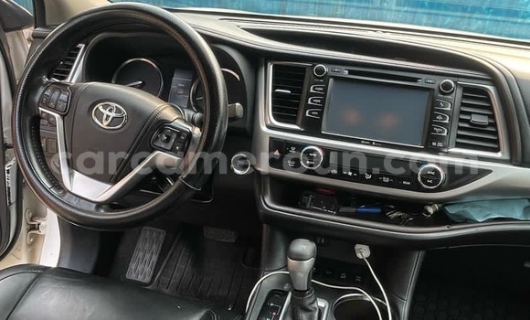 Acheter Occasion Voiture Toyota Highlander Blanc à Buea, Southwest Cameroon Acheter Occasion Voiture Toyota Highlander Blanc à Buea, Southwest Cameroon