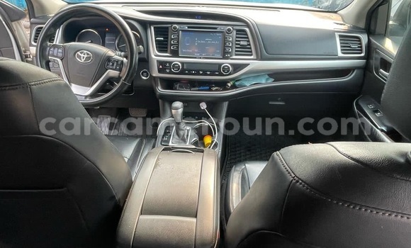 Acheter Occasion Voiture Toyota Highlander Blanc à Buea, Southwest Cameroon Acheter Occasion Voiture Toyota Highlander Blanc à Buea, Southwest Cameroon