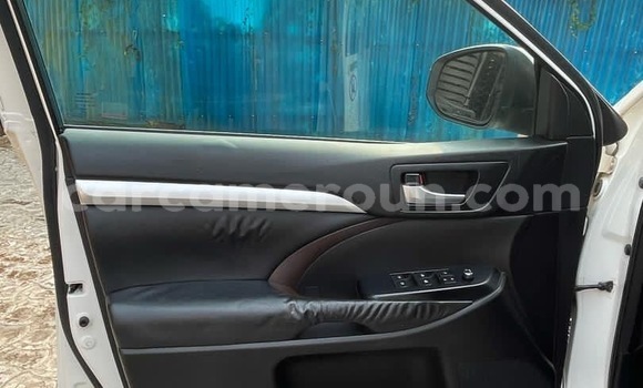 Acheter Occasion Voiture Toyota Highlander Blanc à Buea, Southwest Cameroon Acheter Occasion Voiture Toyota Highlander Blanc à Buea, Southwest Cameroon