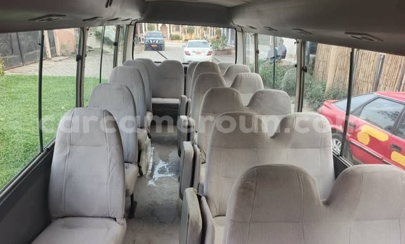 Acheter Occasion Voiture Toyota Coaster Blanc à Douala, Littoral Cameroon Acheter Occasion Voiture Toyota Coaster Blanc à Douala, Littoral Cameroon