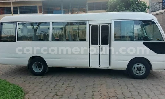 Acheter Occasion Voiture Toyota Coaster Blanc à Douala, Littoral Cameroon Acheter Occasion Voiture Toyota Coaster Blanc à Douala, Littoral Cameroon
