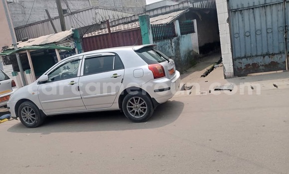 Sayi Na hannu Toyota Corolla Azurfa Mota in Douala a Ƙasar Kamaru Sayi Na hannu Toyota Corolla Azurfa Mota in Douala a Ƙasar Kamaru