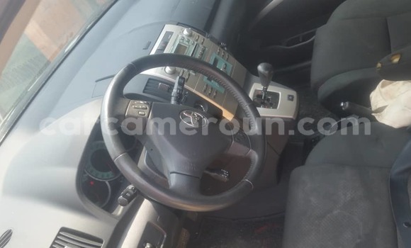 Sayi Na hannu Toyota Corolla Verso Azurfa Mota in Douala a Ƙasar Kamaru Sayi Na hannu Toyota Corolla Verso Azurfa Mota in Douala a Ƙasar Kamaru