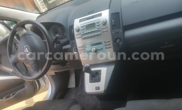 Sayi Na hannu Toyota Corolla Verso Azurfa Mota in Douala a Ƙasar Kamaru Sayi Na hannu Toyota Corolla Verso Azurfa Mota in Douala a Ƙasar Kamaru