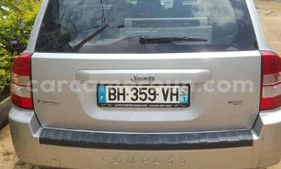 Sayi Na hannu Jeep Liberty Azurfa Mota in Douala a Ƙasar Kamaru Sayi Na hannu Jeep Liberty Azurfa Mota in Douala a Ƙasar Kamaru