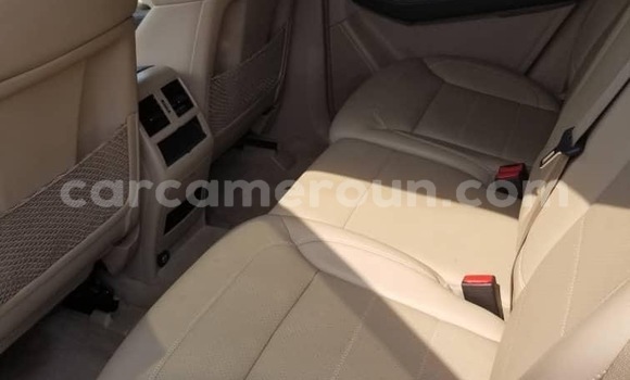 Sayi Sabo Mercedes‒Benz ML–Class Black Mota in Douala a Ƙasar Kamaru Sayi Sabo Mercedes‒Benz ML–Class Black Mota in Douala a Ƙasar Kamaru