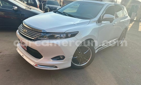 Sayi Sabo Toyota Harrier White Mota in Douala a Ƙasar Kamaru