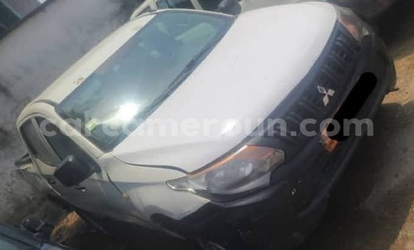 Acheter Occasion Voiture Mitsubishi L200 Blanc à Douala, Littoral Cameroon