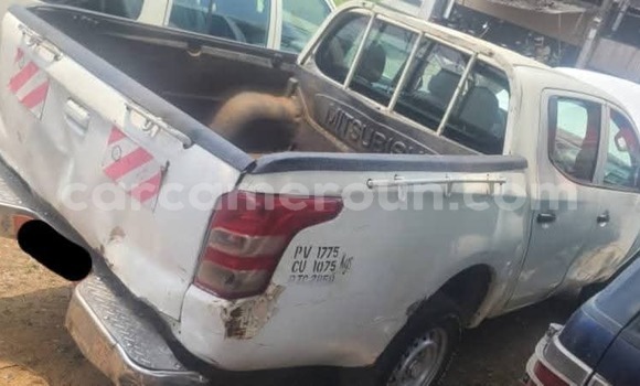 Acheter Occasion Voiture Mitsubishi L200 Blanc à Douala, Littoral Cameroon Acheter Occasion Voiture Mitsubishi L200 Blanc à Douala, Littoral Cameroon