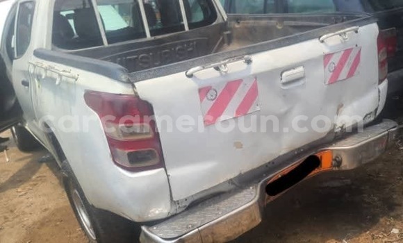 Acheter Occasion Voiture Mitsubishi L200 Blanc à Douala, Littoral Cameroon Acheter Occasion Voiture Mitsubishi L200 Blanc à Douala, Littoral Cameroon