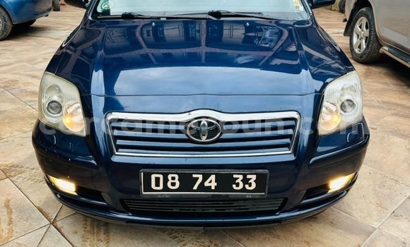 Sayi Na hannu Toyota Avensis Blue Mota in Douala a Ƙasar Kamaru