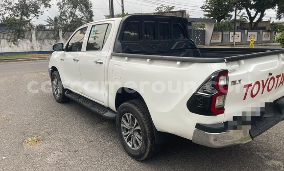 Sayi Imported Toyota Hilux White Mota in Douala a Ƙasar Kamaru Sayi Imported Toyota Hilux White Mota in Douala a Ƙasar Kamaru