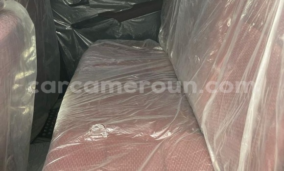 Sayi Imported Toyota Hilux White Mota in Douala a Ƙasar Kamaru Sayi Imported Toyota Hilux White Mota in Douala a Ƙasar Kamaru