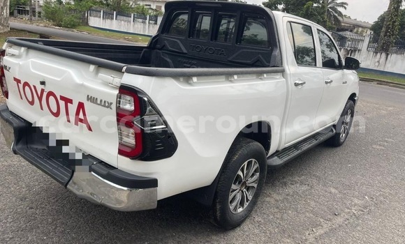 Sayi Imported Toyota Hilux White Mota in Douala a Ƙasar Kamaru Sayi Imported Toyota Hilux White Mota in Douala a Ƙasar Kamaru