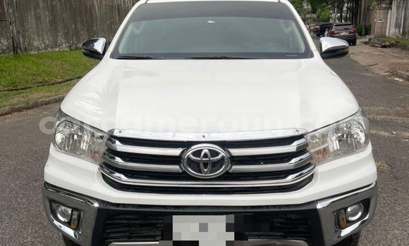 Sayi Imported Toyota Hilux White Mota in Douala a Ƙasar Kamaru Sayi Imported Toyota Hilux White Mota in Douala a Ƙasar Kamaru