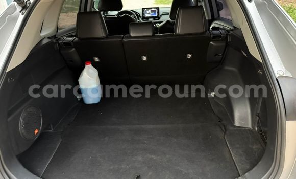 Sayi Na hannu Toyota RAV4 Azurfa Mota in Douala a Ƙasar Kamaru Sayi Na hannu Toyota RAV4 Azurfa Mota in Douala a Ƙasar Kamaru