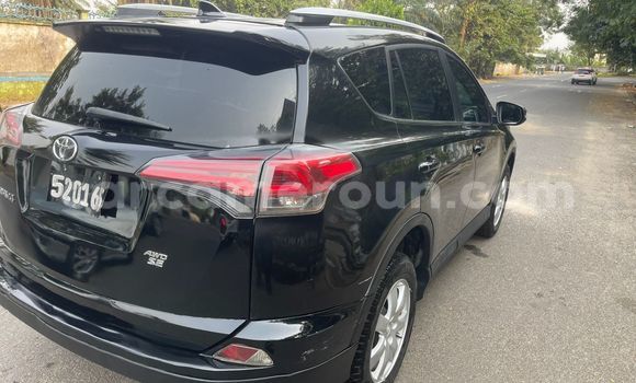 Sayi Na hannu Toyota RAV4 Black Mota in Douala a Ƙasar Kamaru Sayi Na hannu Toyota RAV4 Black Mota in Douala a Ƙasar Kamaru