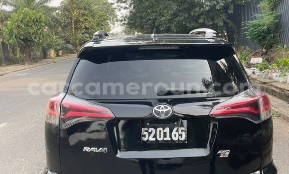 Sayi Na hannu Toyota RAV4 Black Mota in Douala a Ƙasar Kamaru Sayi Na hannu Toyota RAV4 Black Mota in Douala a Ƙasar Kamaru