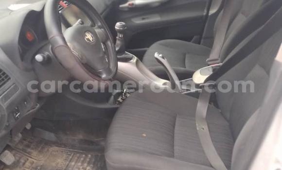 Sayi Na hannu Toyota Auris White Mota in Douala a Ƙasar Kamaru Sayi Na hannu Toyota Auris White Mota in Douala a Ƙasar Kamaru