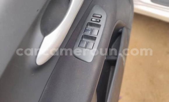 Sayi Na hannu Toyota Auris White Mota in Douala a Ƙasar Kamaru Sayi Na hannu Toyota Auris White Mota in Douala a Ƙasar Kamaru
