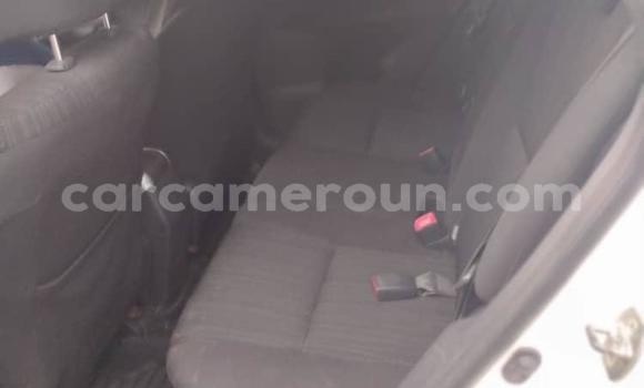 Sayi Na hannu Toyota Auris White Mota in Douala a Ƙasar Kamaru Sayi Na hannu Toyota Auris White Mota in Douala a Ƙasar Kamaru