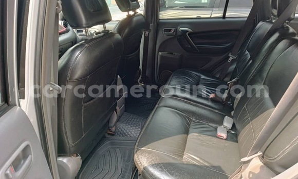 Sayi Na hannu Toyota RAV4 Azurfa Mota in Douala a Ƙasar Kamaru Sayi Na hannu Toyota RAV4 Azurfa Mota in Douala a Ƙasar Kamaru