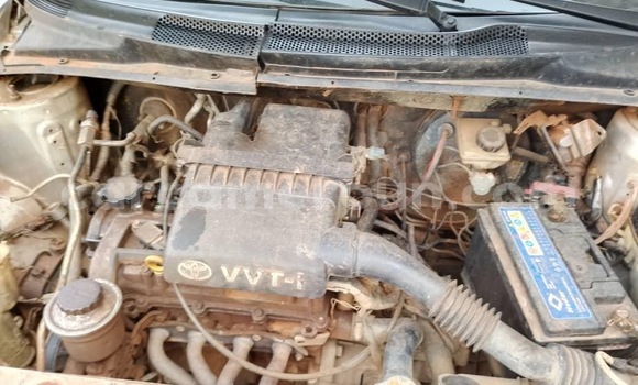 Sayi Na hannu Toyota Yaris Azurfa Mota in Douala a Ƙasar Kamaru Sayi Na hannu Toyota Yaris Azurfa Mota in Douala a Ƙasar Kamaru