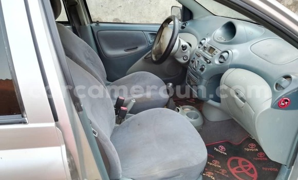 Sayi Na hannu Toyota Yaris Azurfa Mota in Douala a Ƙasar Kamaru Sayi Na hannu Toyota Yaris Azurfa Mota in Douala a Ƙasar Kamaru