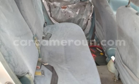 Sayi Na hannu Toyota Yaris Azurfa Mota in Douala a Ƙasar Kamaru Sayi Na hannu Toyota Yaris Azurfa Mota in Douala a Ƙasar Kamaru