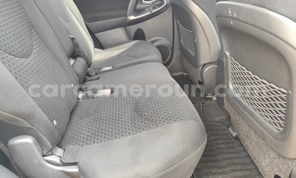 Sayi Sabo Toyota Vanguard White Mota in Yaounde a Babban Kamaru Sayi Sabo Toyota Vanguard White Mota in Yaounde a Babban Kamaru