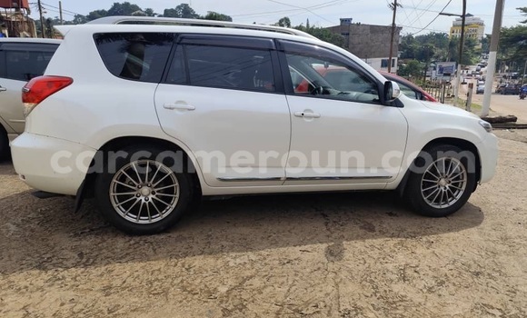 Sayi Sabo Toyota Vanguard White Mota in Yaounde a Babban Kamaru Sayi Sabo Toyota Vanguard White Mota in Yaounde a Babban Kamaru