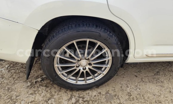 Sayi Sabo Toyota Vanguard White Mota in Yaounde a Babban Kamaru Sayi Sabo Toyota Vanguard White Mota in Yaounde a Babban Kamaru