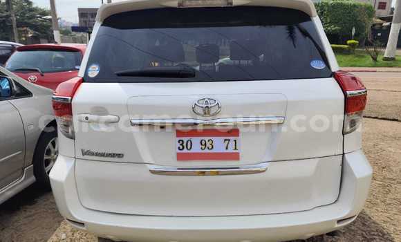 Sayi Sabo Toyota Vanguard White Mota in Yaounde a Babban Kamaru Sayi Sabo Toyota Vanguard White Mota in Yaounde a Babban Kamaru