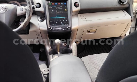 Sayi Sabo Toyota Vanguard White Mota in Yaounde a Babban Kamaru Sayi Sabo Toyota Vanguard White Mota in Yaounde a Babban Kamaru