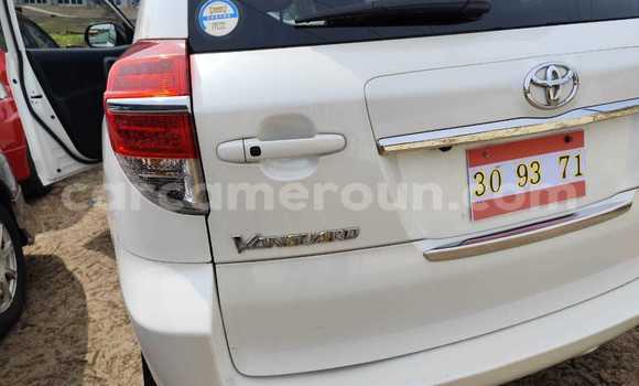 Sayi Sabo Toyota Vanguard White Mota in Yaounde a Babban Kamaru Sayi Sabo Toyota Vanguard White Mota in Yaounde a Babban Kamaru