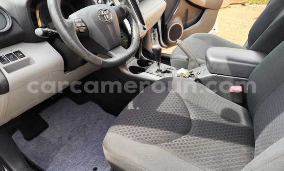 Sayi Sabo Toyota Vanguard White Mota in Yaounde a Babban Kamaru Sayi Sabo Toyota Vanguard White Mota in Yaounde a Babban Kamaru