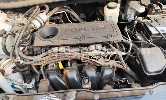 Buy Used Hyundai Tiburon White Car in Yaounde in Central Cameroon Buy Used Hyundai Tiburon White Car in Yaounde in Central Cameroon