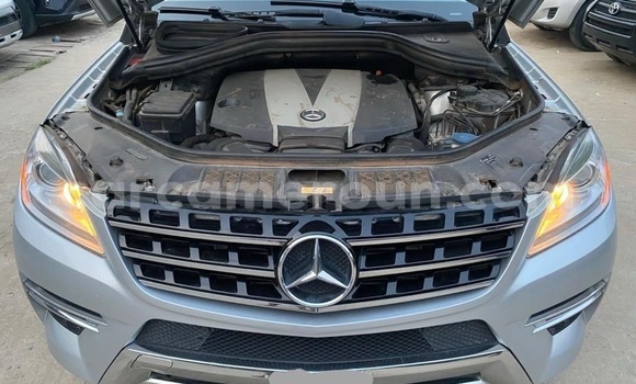 Acheter Occasion Voiture Mercedes‒Benz ML–Class Gris à Douala, Littoral Cameroon Acheter Occasion Voiture Mercedes‒Benz ML–Class Gris à Douala, Littoral Cameroon