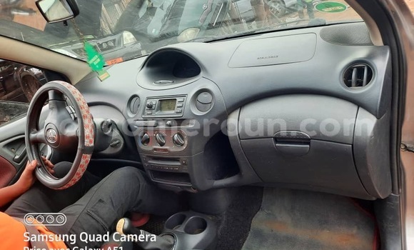 Acheter Occasion Voiture Toyota Yaris Gris à Yaoundé, Central Cameroon Acheter Occasion Voiture Toyota Yaris Gris à Yaoundé, Central Cameroon