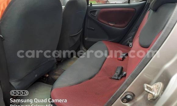 Acheter Occasion Voiture Toyota Yaris Gris à Yaoundé, Central Cameroon Acheter Occasion Voiture Toyota Yaris Gris à Yaoundé, Central Cameroon