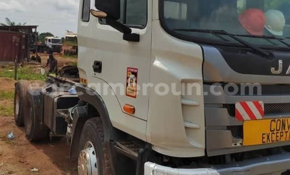 Acheter Occasion Voiture JAC J7 (Binyue) Blanc à Douala, Littoral Cameroon Acheter Occasion Voiture JAC J7 (Binyue) Blanc à Douala, Littoral Cameroon