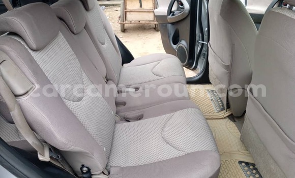 Acheter Occasion Voiture Toyota RAV4 Gris à Douala, Littoral Cameroon Acheter Occasion Voiture Toyota RAV4 Gris à Douala, Littoral Cameroon