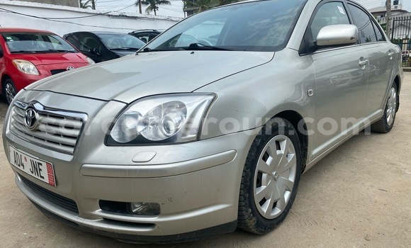 Sayi Imported Toyota Avensis Azurfa Mota in Douala a Ƙasar Kamaru