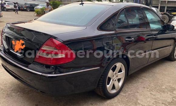 Sayi Na hannu Mercedes-Benz C-Classe Black Mota in Douala a Ƙasar Kamaru Sayi Na hannu Mercedes-Benz C-Classe Black Mota in Douala a Ƙasar Kamaru