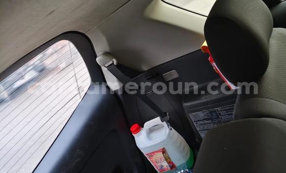 Sayi Na hannu Toyota Corolla Verso Azurfa Mota in Douala a Ƙasar Kamaru Sayi Na hannu Toyota Corolla Verso Azurfa Mota in Douala a Ƙasar Kamaru